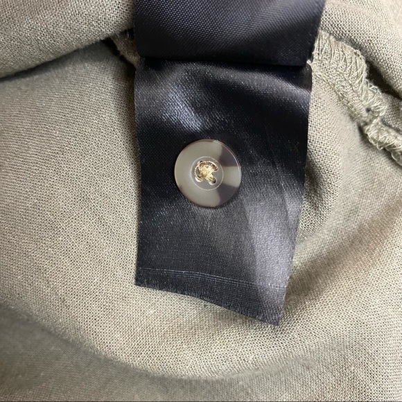 H&M Women’s Light Olive Green Collared Button Down Long Sleeve Shirt Size XS NWT - Picture 12 of 12